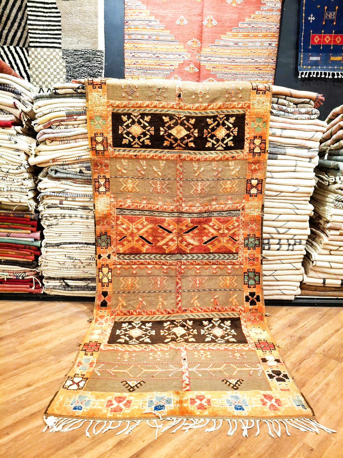 Vintage High Atlas 006 – handmade Moroccan wool rug from Taznakht, 3.56 × 1.50 m – view 6 of 8