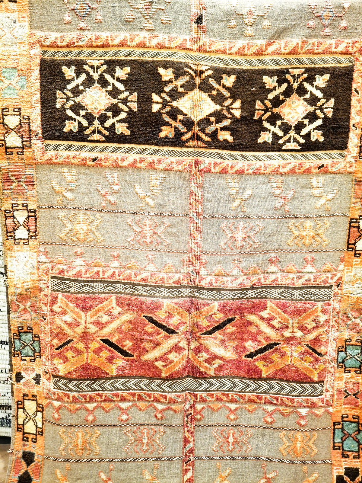 Vintage High Atlas 006 – handmade Moroccan wool rug from Taznakht, 3.56 × 1.50 m – view 7 of 8